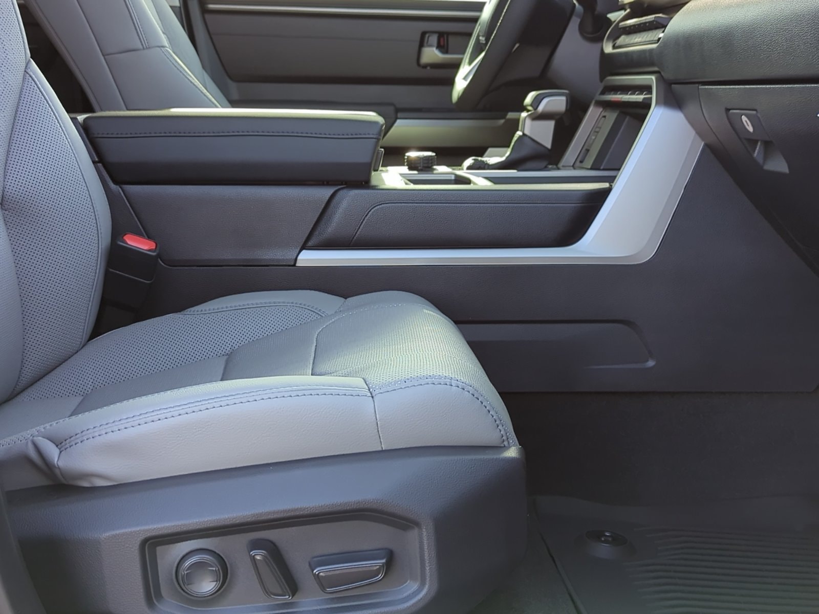 2024 Toyota Tundra SR5 - Photo 20