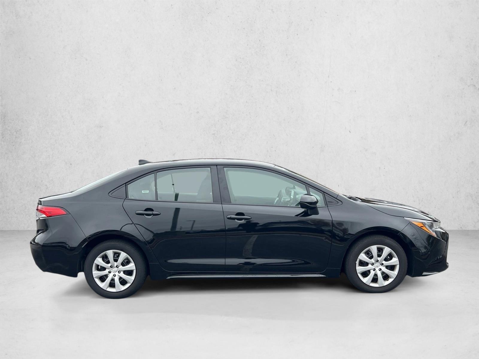 2025 Toyota Corolla LE photo 4