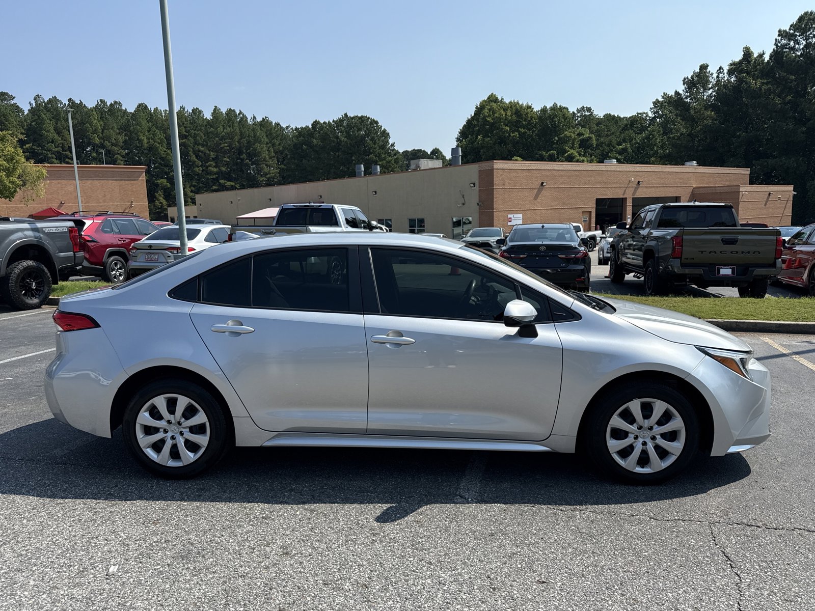 2023 Toyota Corolla Hybrid LE photo 4