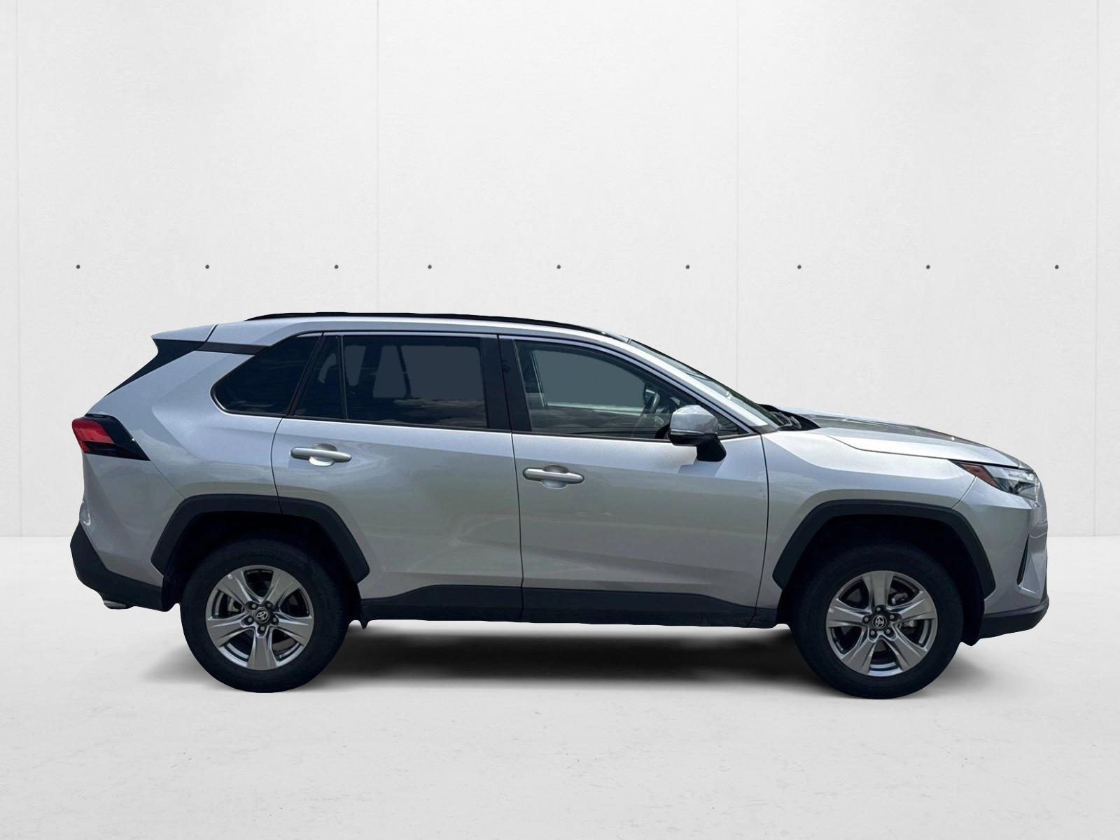 2024 Toyota RAV4 XLE photo 4