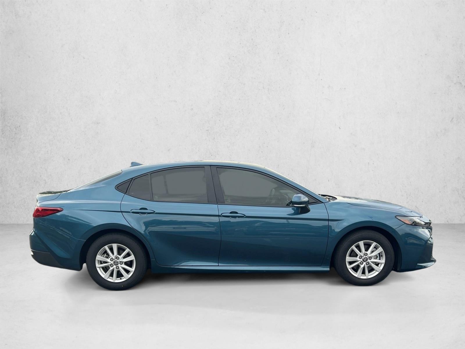 2025 Toyota Camry LE photo 4