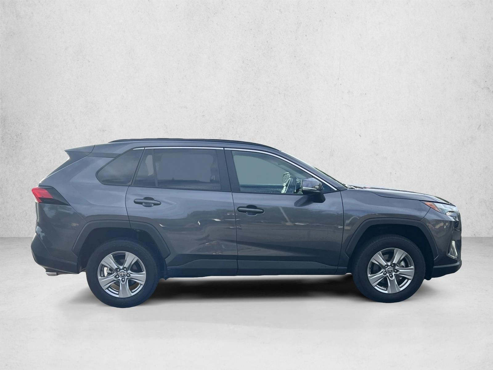 2024 Toyota RAV4 XLE photo 4