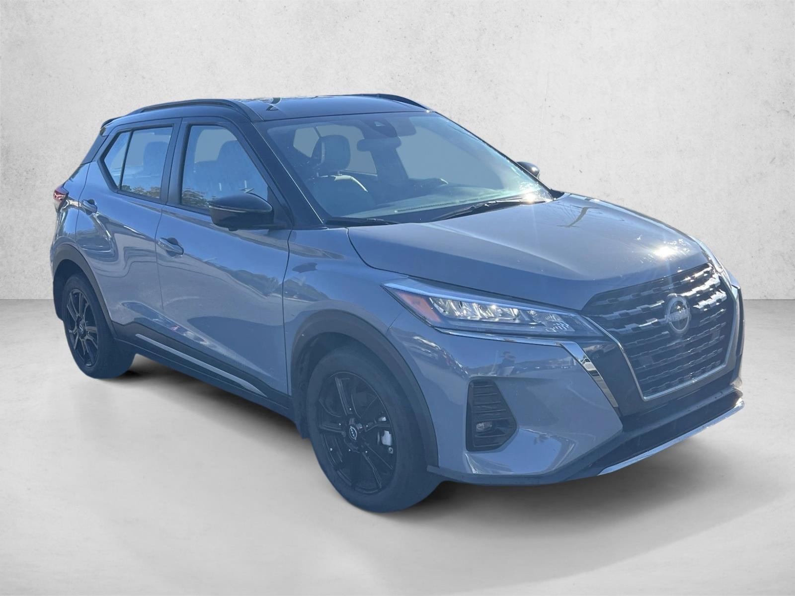 2024 Nissan Kicks SR photo 2