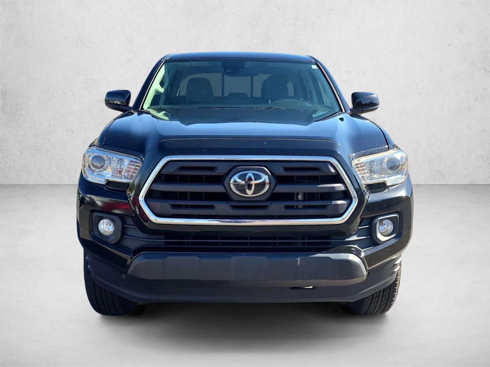 2019 Toyota Tacoma SR5 photo 2