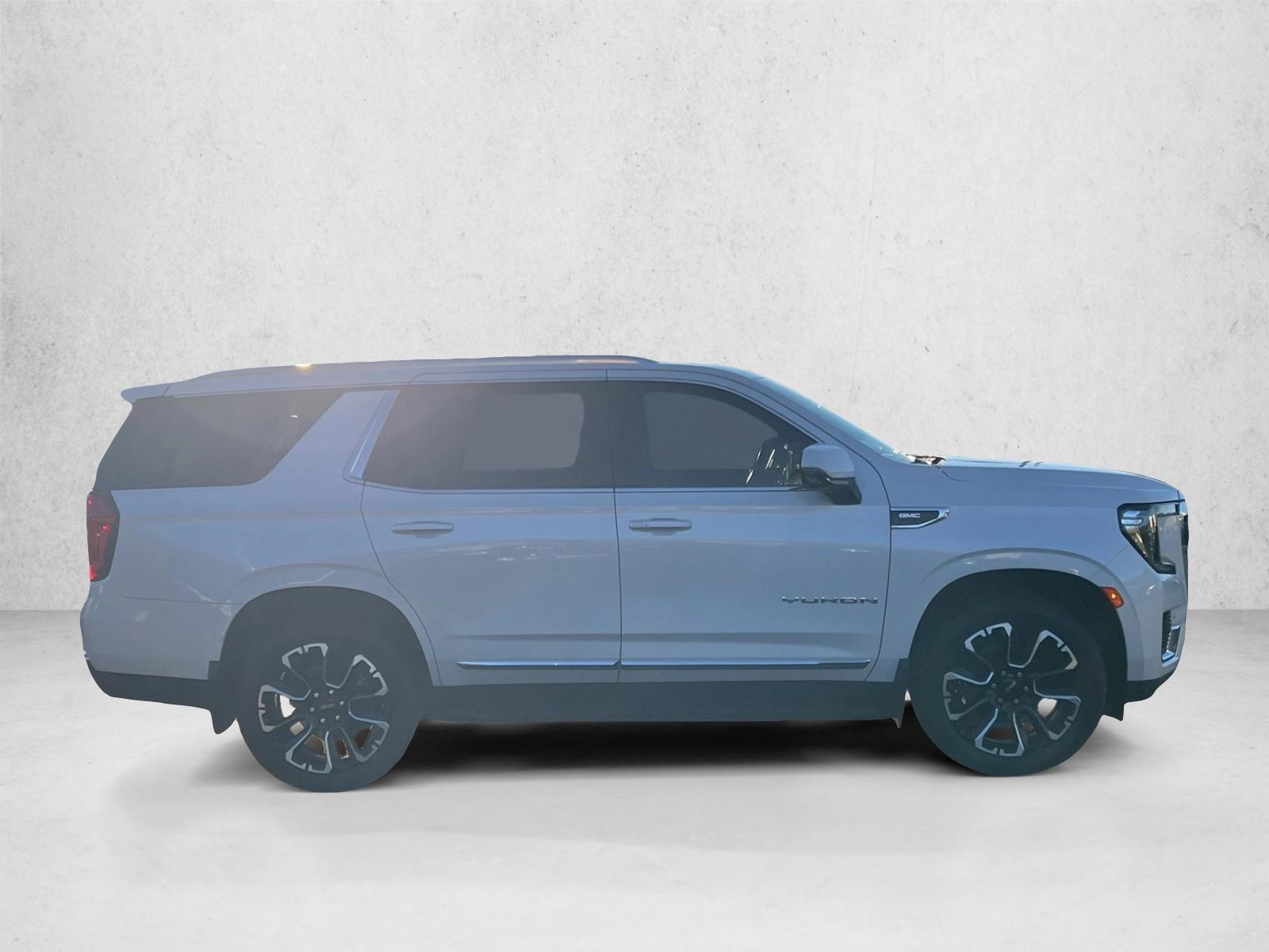 2021 Gmc Yukon SLT photo 3