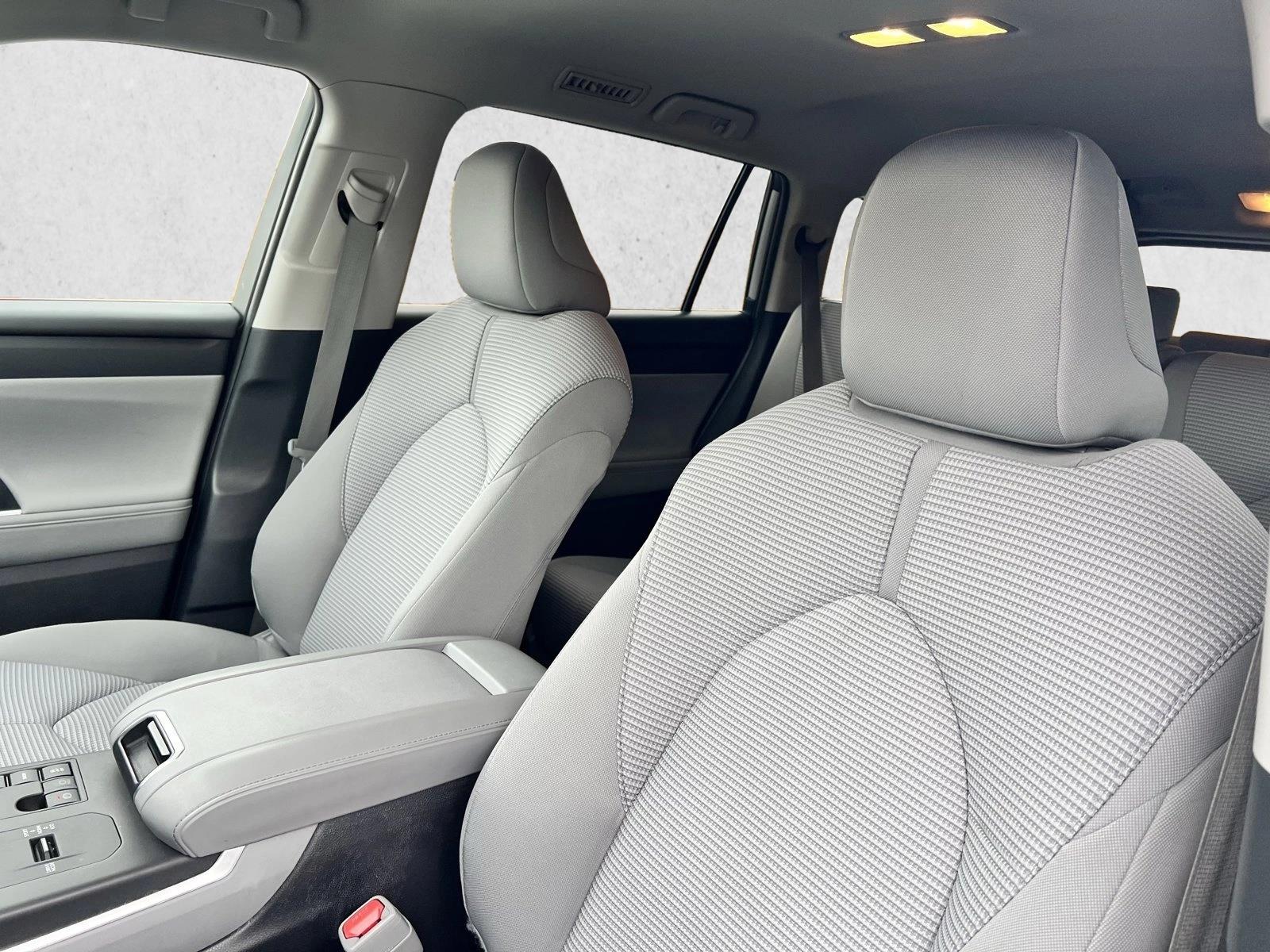 2024 Toyota Highlander LE - Photo 16
