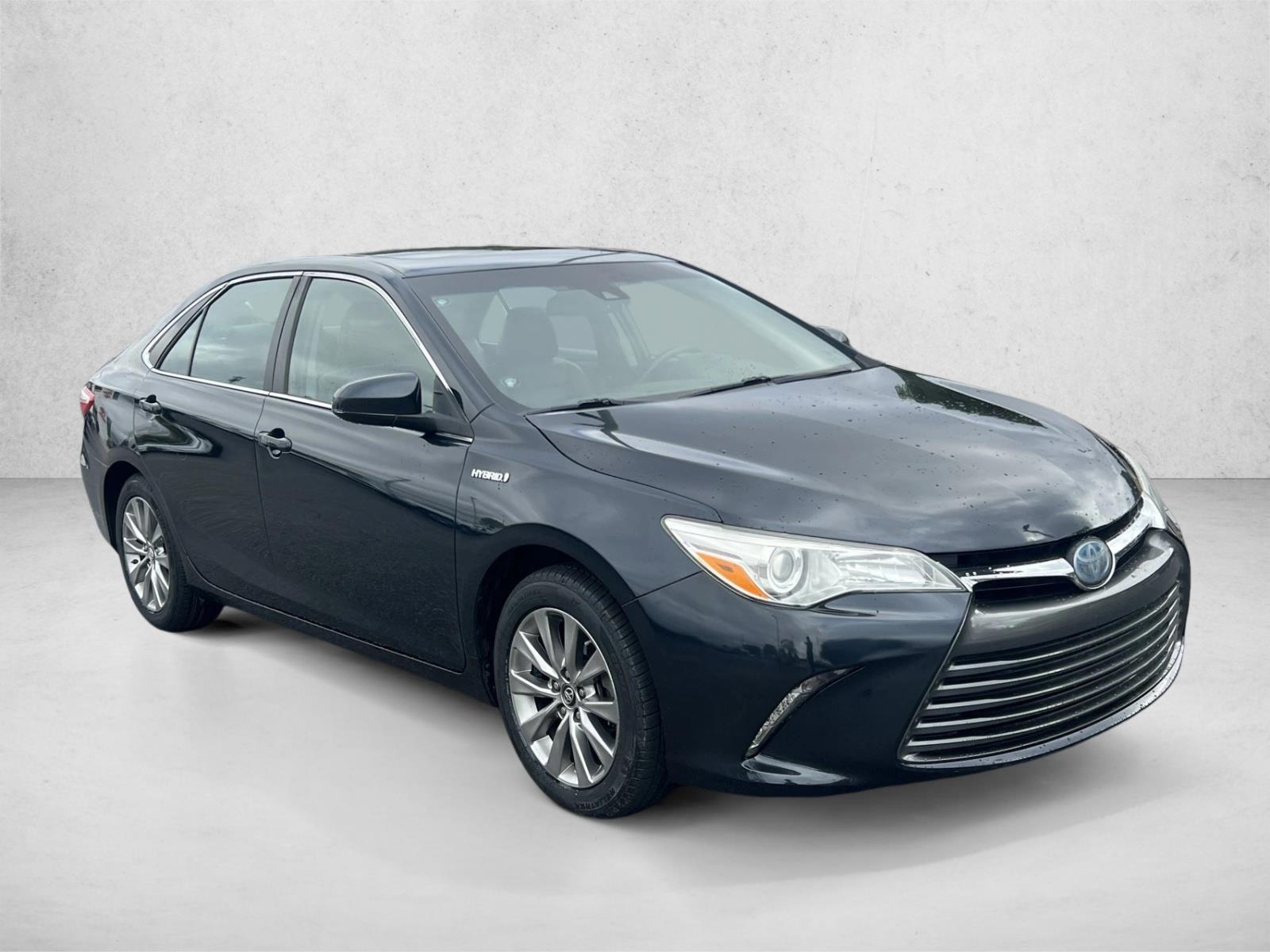 2017 Toyota Camry Hybrid XLE photo 3