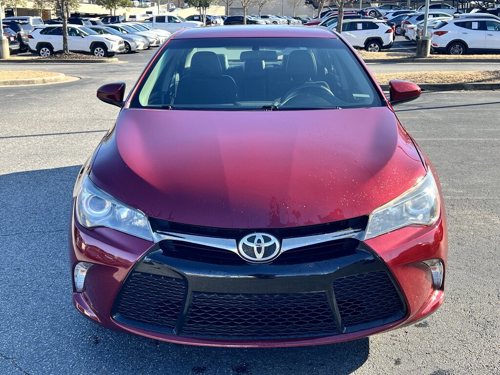 Used 2017 Toyota Camry SE Sedan