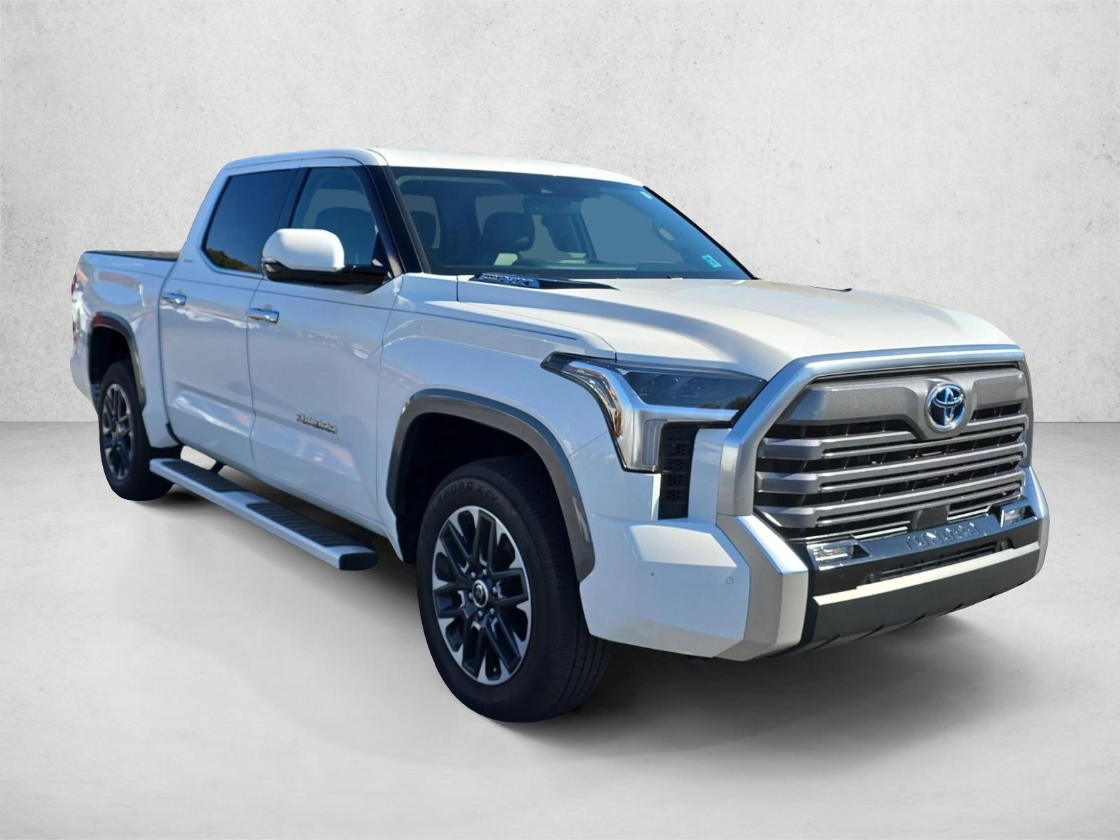 2024 Toyota Tundra Limited CrewMax photo 3