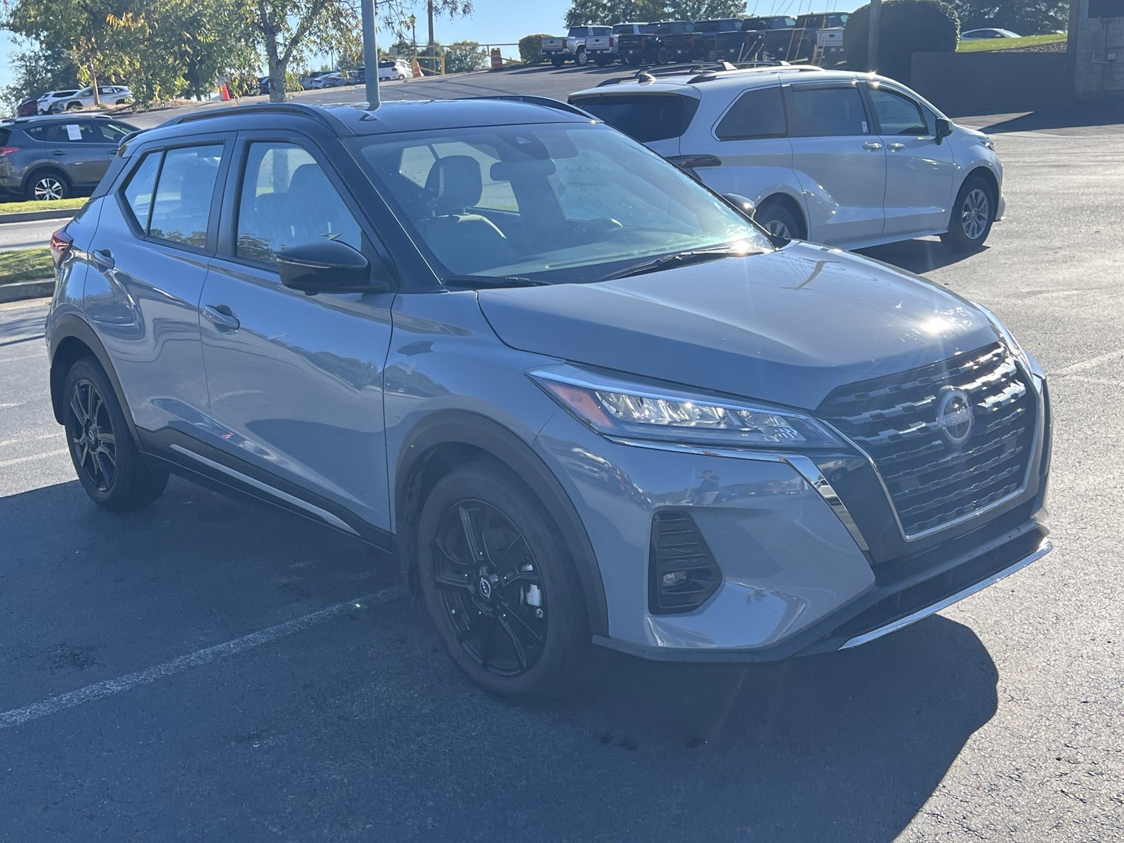 2024 Nissan Kicks SR photo 3