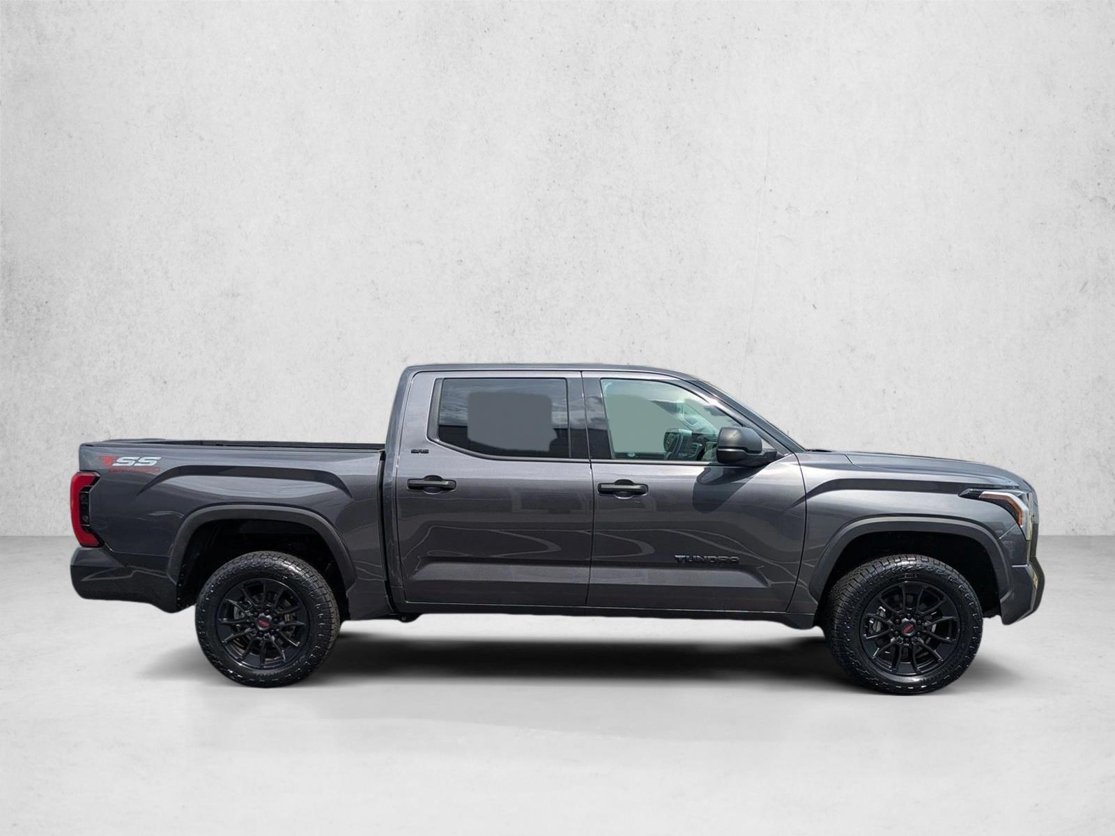 2023 Toyota Tundra SR5 CrewMax photo 4