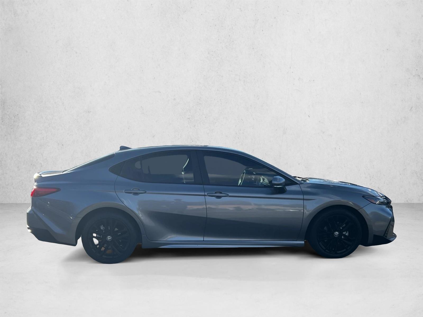 2025 Toyota Camry SE photo 4