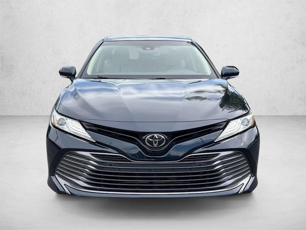 Used 2018 Toyota Camry XLE Sedan