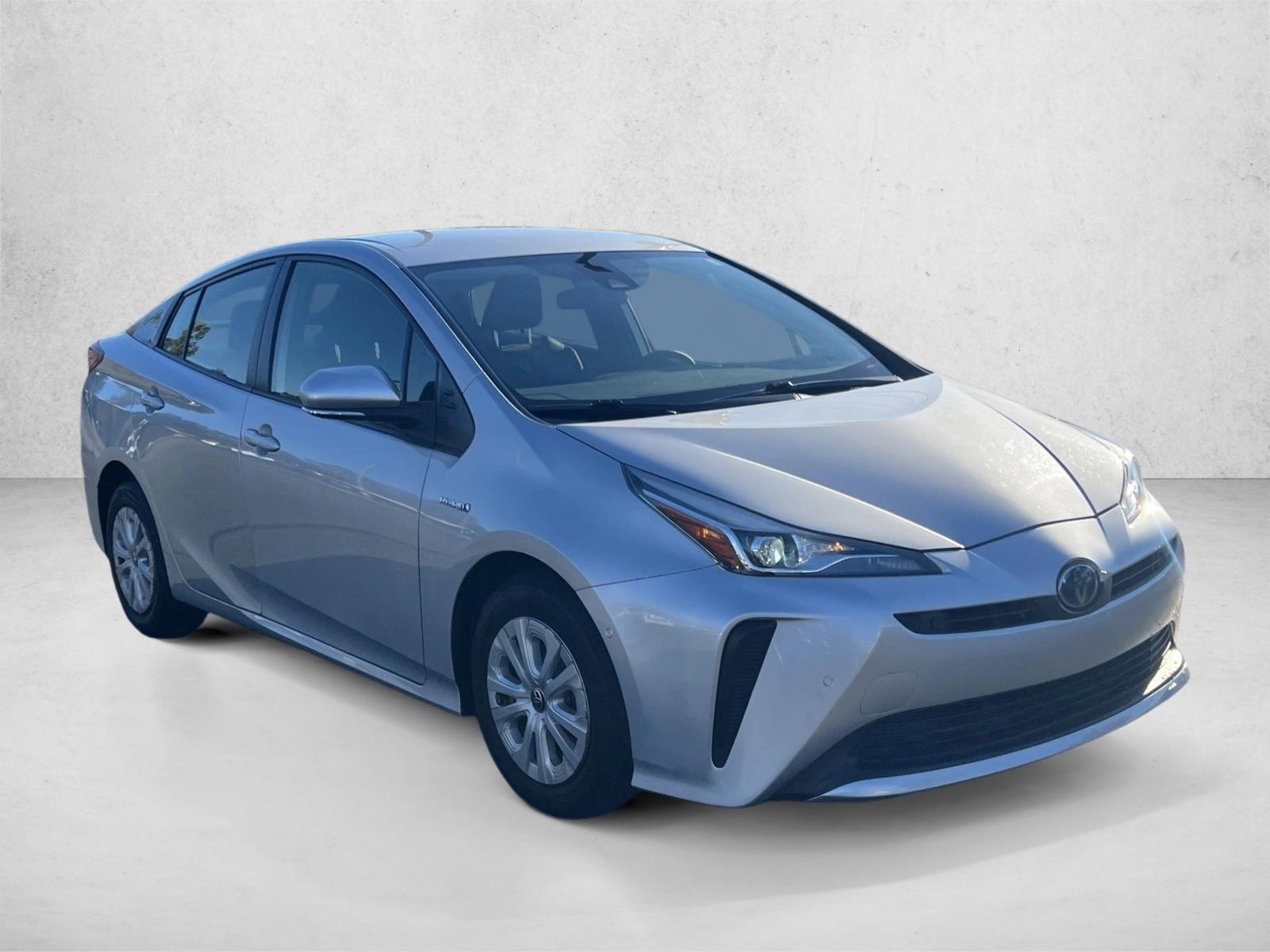 2021 Toyota Prius LE photo 3