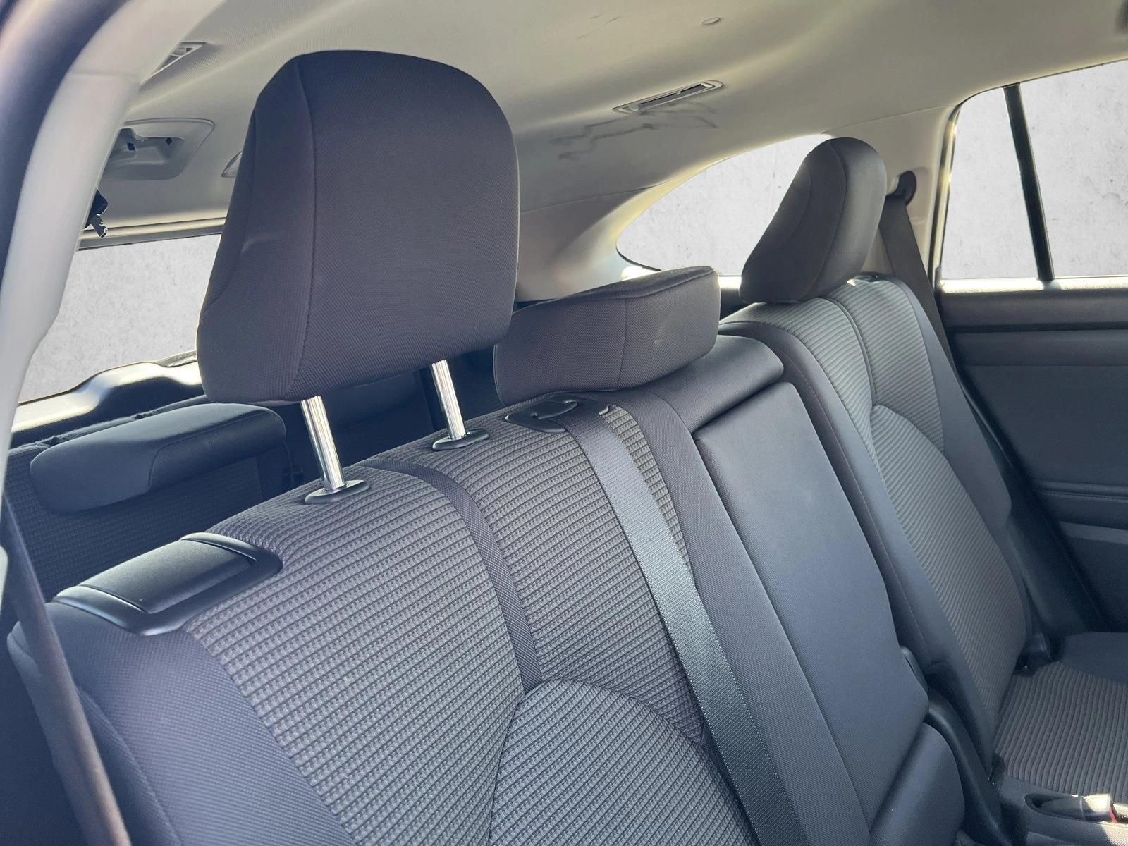 2025 Toyota Highlander LE - Photo 21