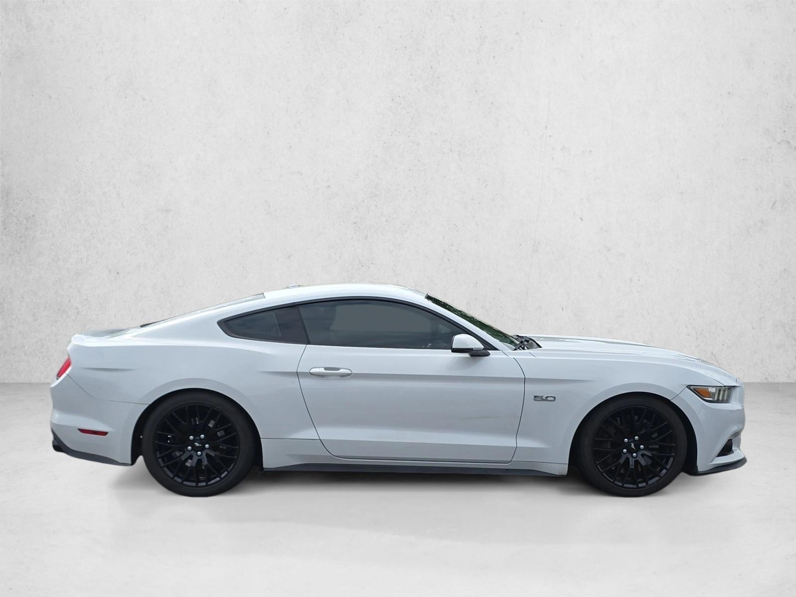 2016 Ford Mustang GT Premium photo 4