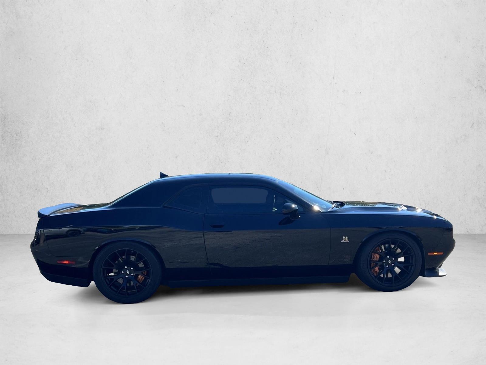 2017 Dodge Challenger R/T 392 photo 4