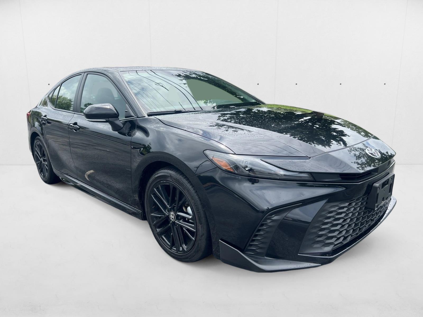 2025 Toyota Camry SE photo 3