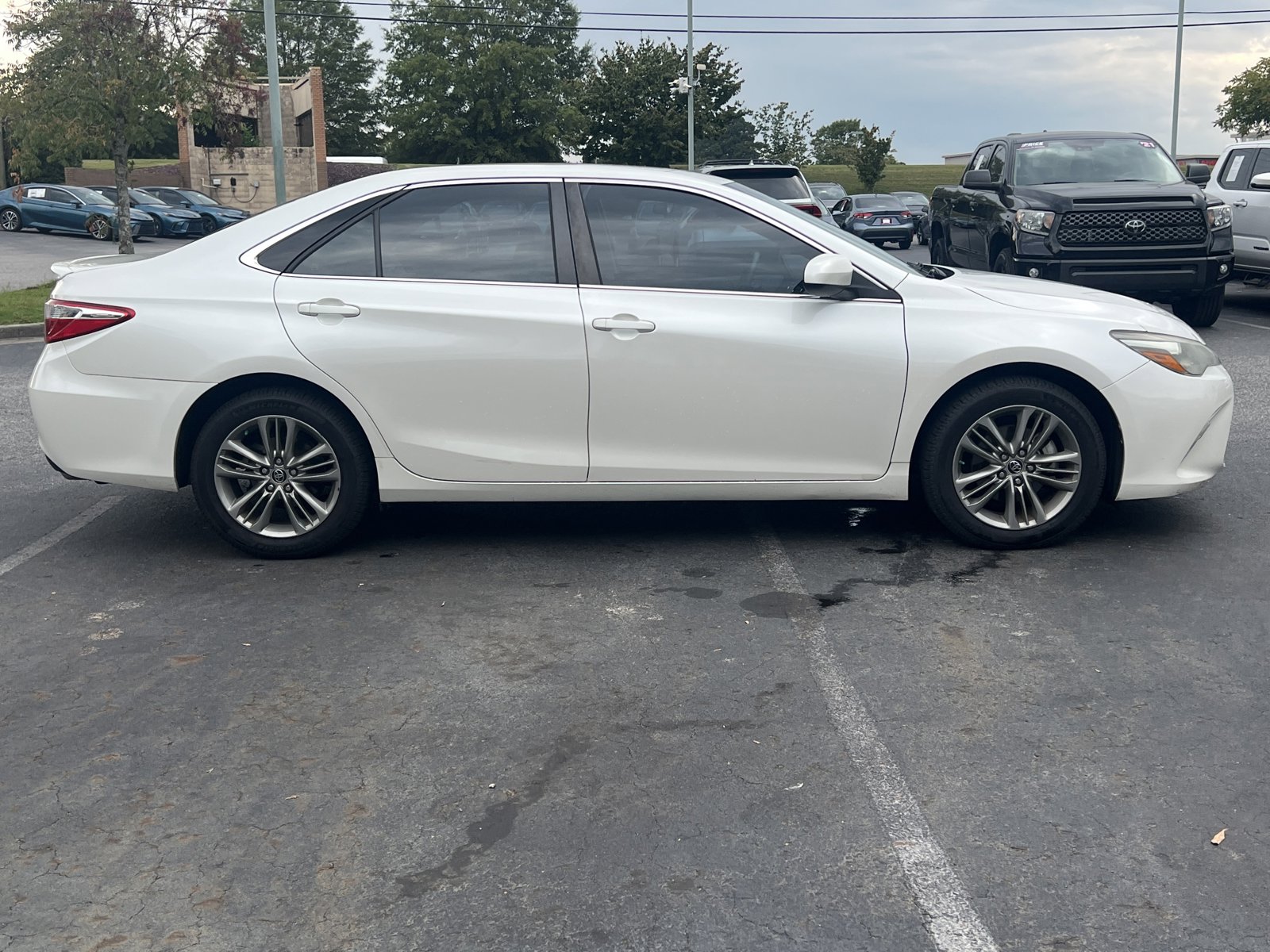 2016 Toyota Camry SE photo 4
