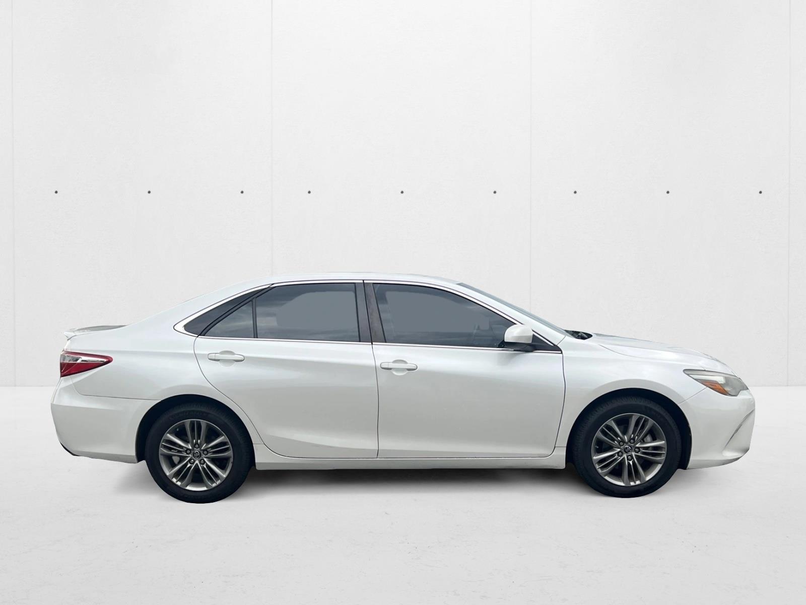 2016 Toyota Camry SE photo 4