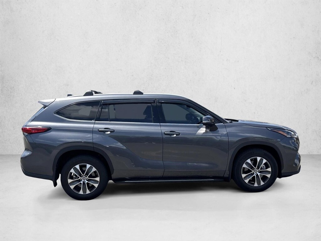Used 2022 Toyota Highlander XLE SUV