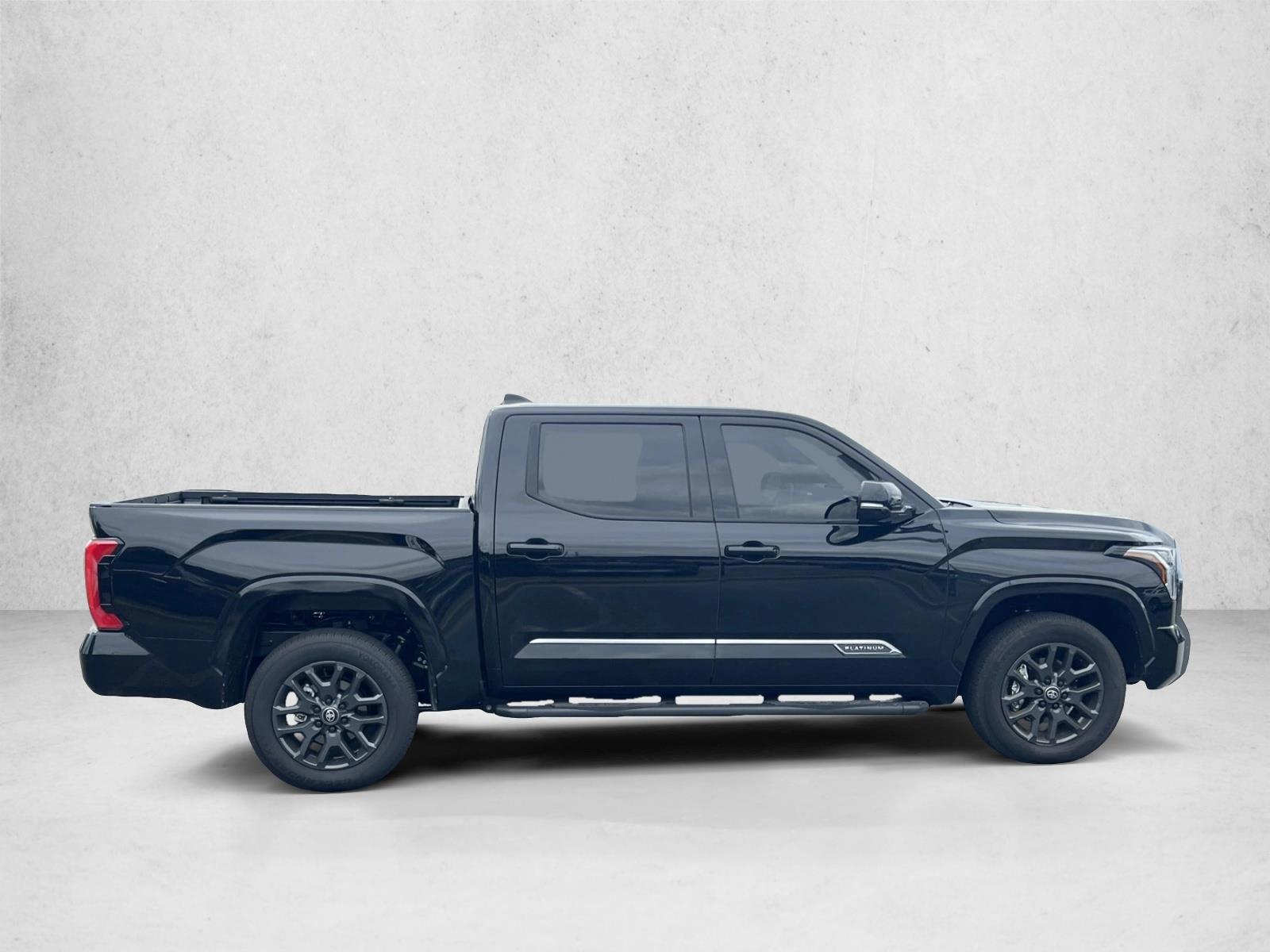 2025 Toyota Tundra Platinum CrewMax photo 4
