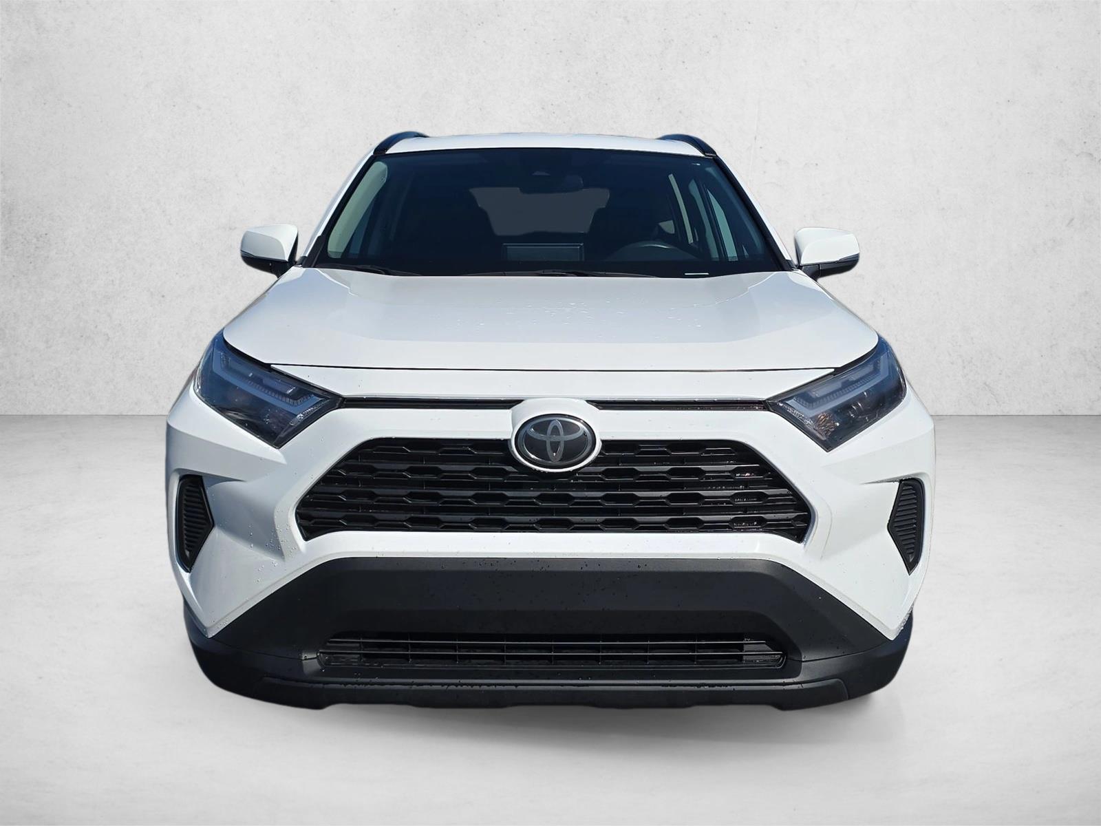 2024 Toyota RAV4 XLE photo 2