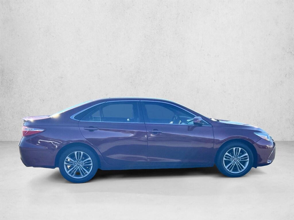 Used 2017 Toyota Camry SE Sedan