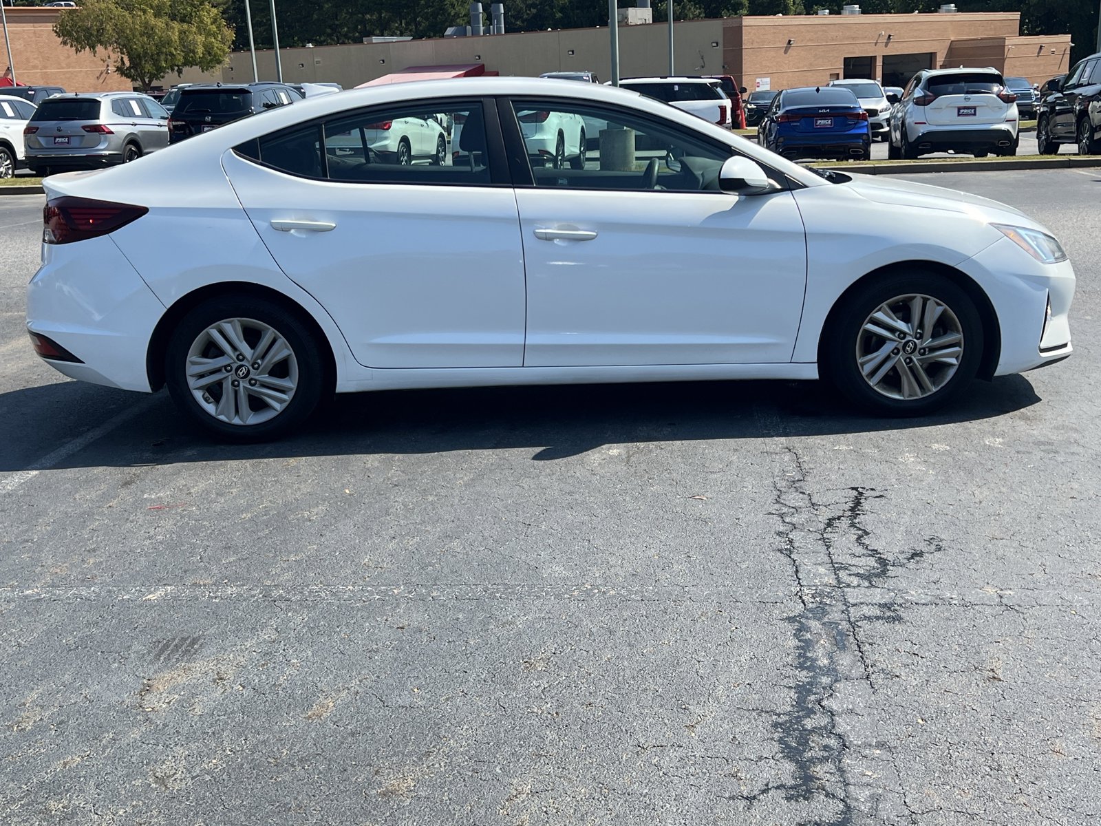 2019 Hyundai Elantra SEL photo 4