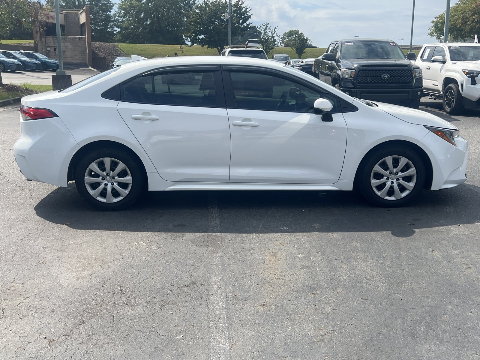 2024 Toyota Corolla LE photo 4