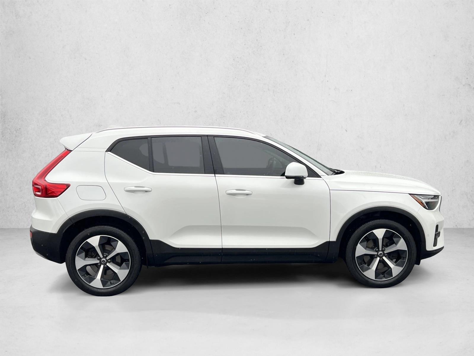 2023 Volvo XC40 AWD Plus photo 3