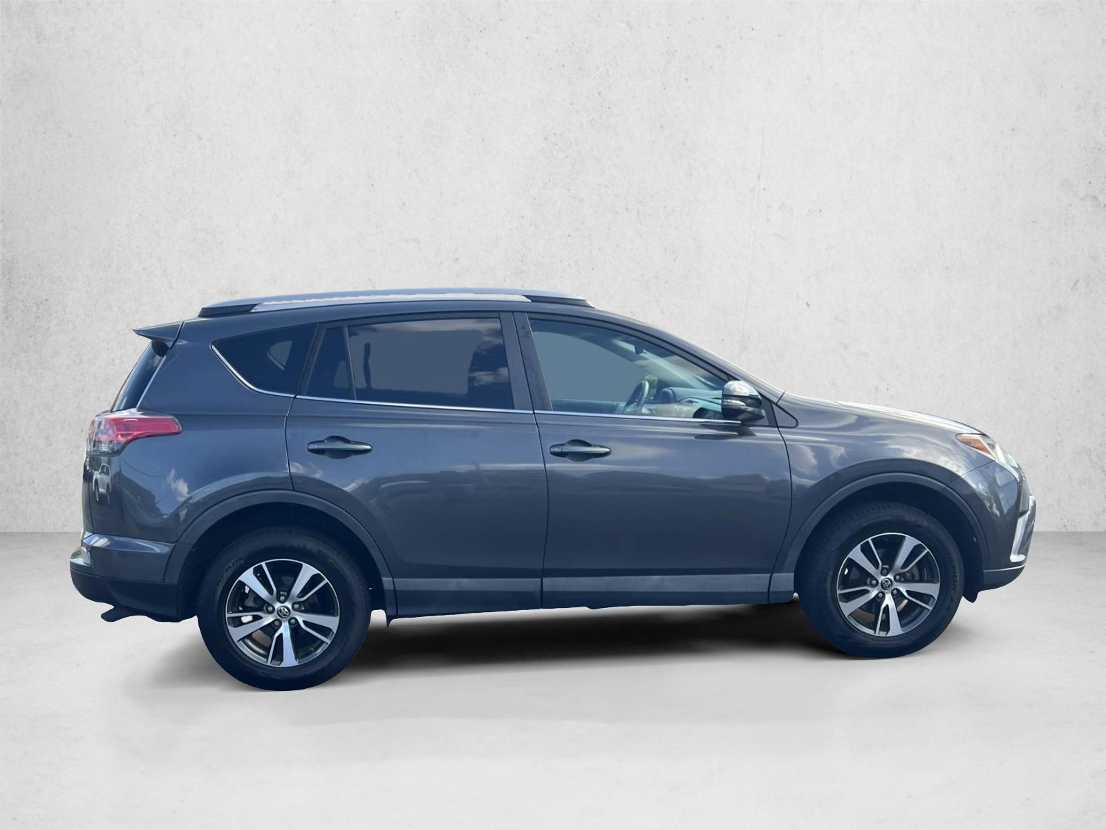 2018 Toyota RAV4 XLE photo 4