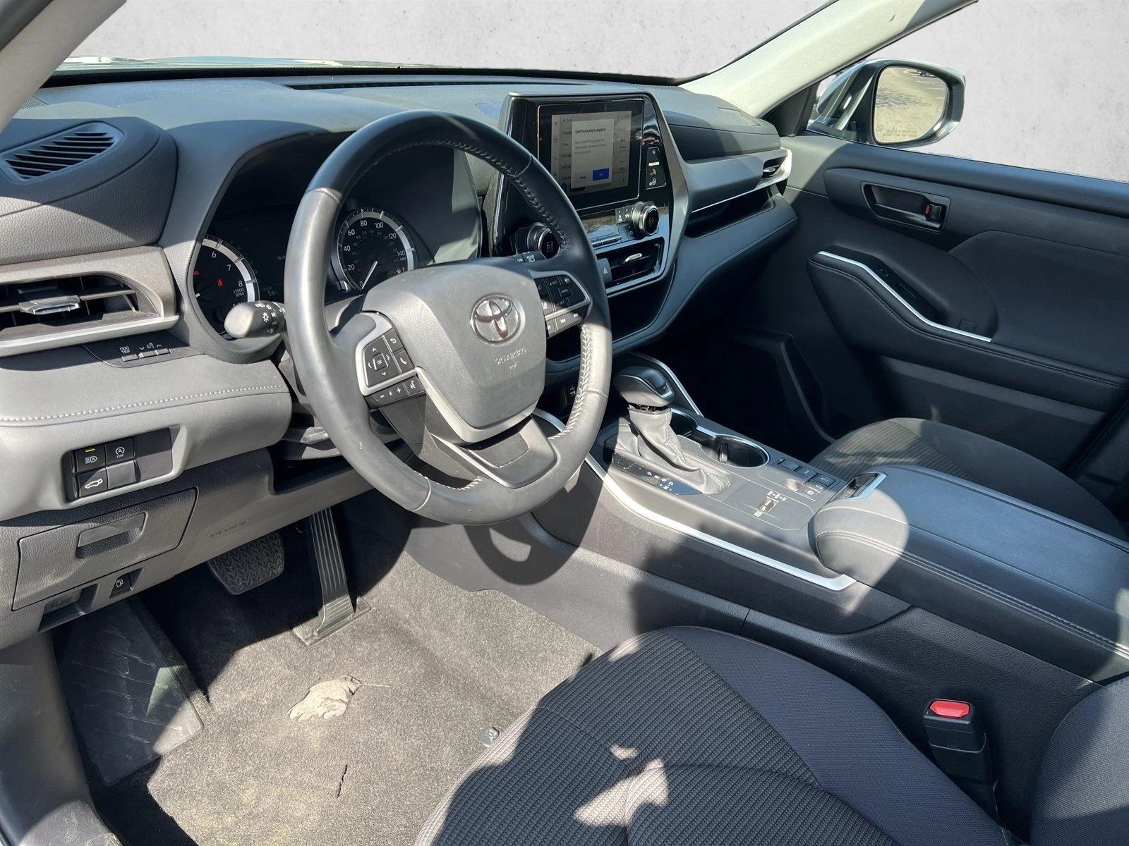 2025 Toyota Highlander LE - Photo 9