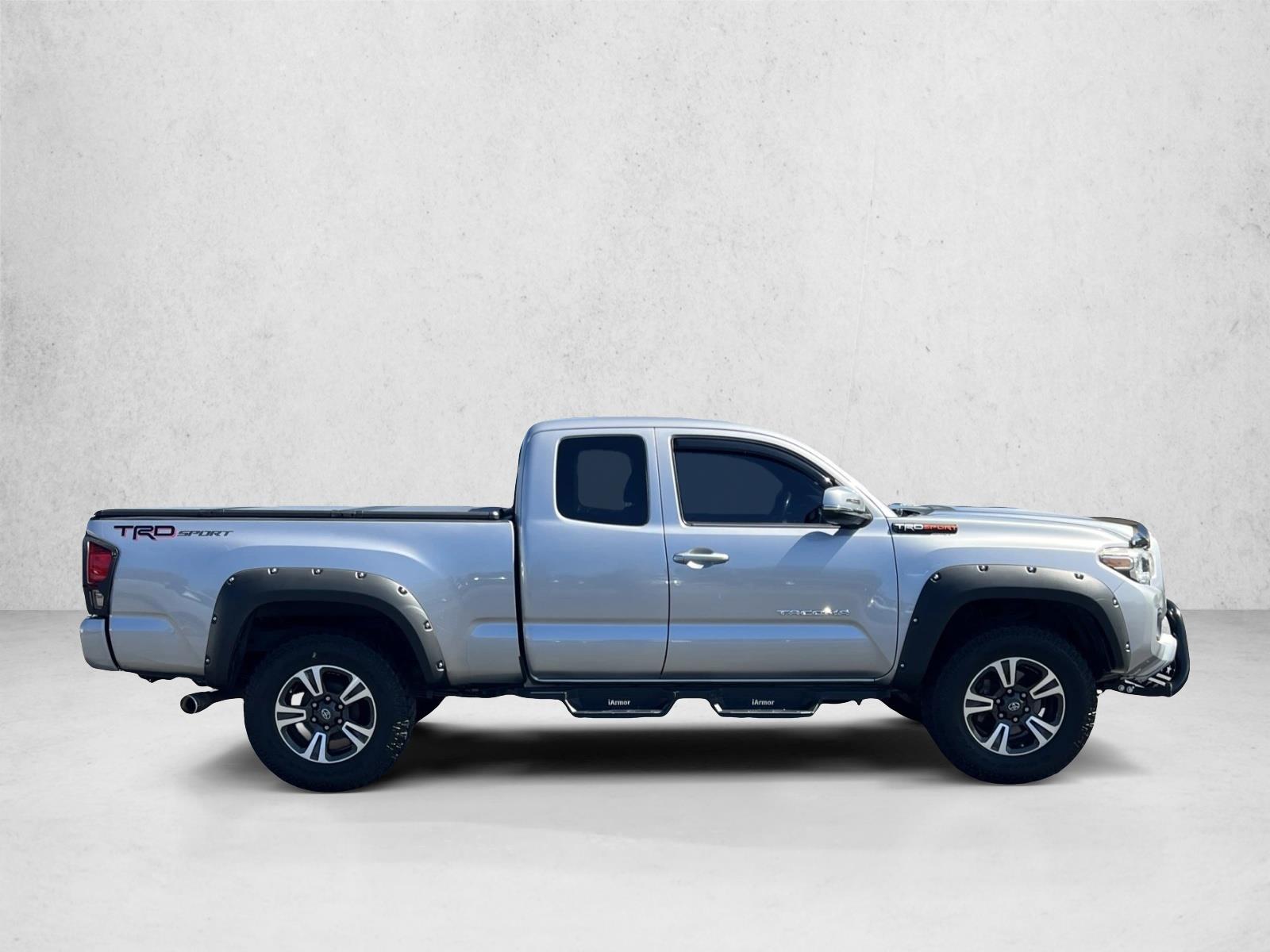 2016 Toyota Tacoma TRD Sport V6 photo 4
