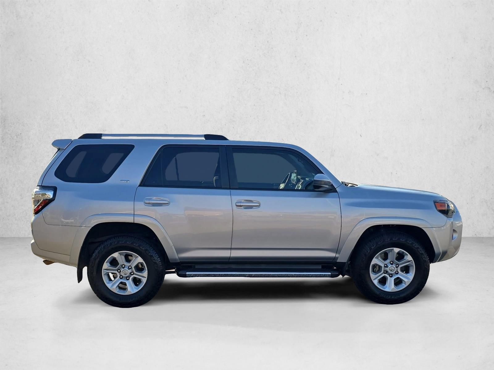 2020 Toyota 4Runner SR5 photo 4