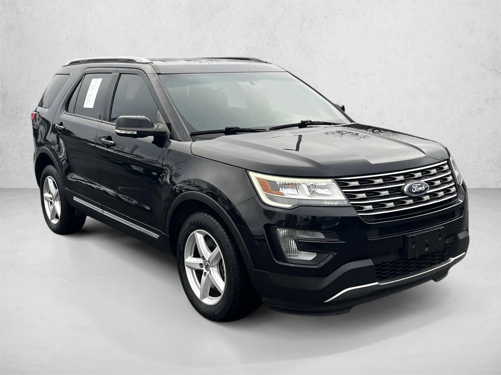 2017 Ford Explorer XLT photo 2
