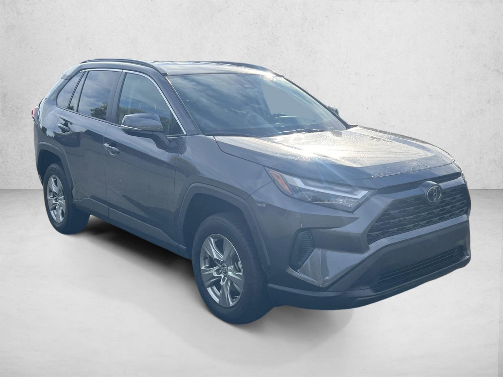 2024 Toyota RAV4 XLE photo 3