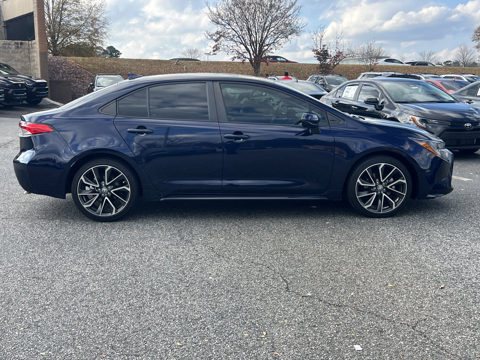 2022 Toyota Corolla LE photo 3