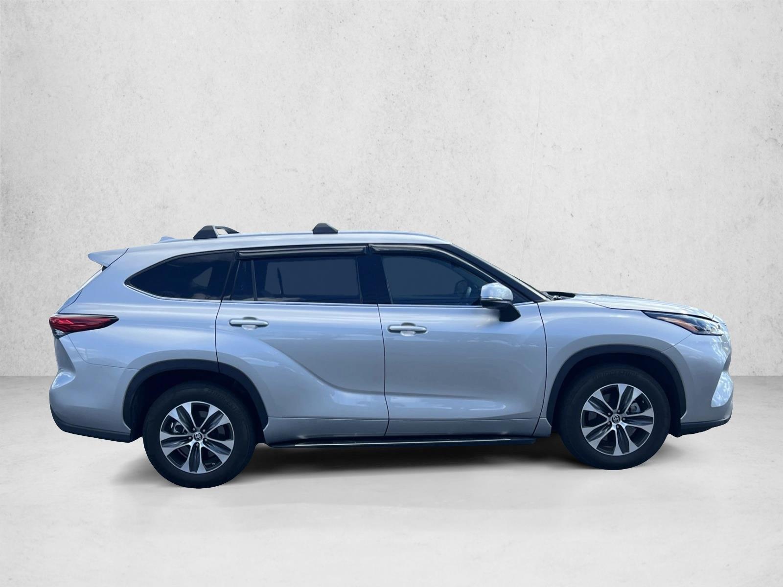 2022 Toyota Highlander XLE photo 4