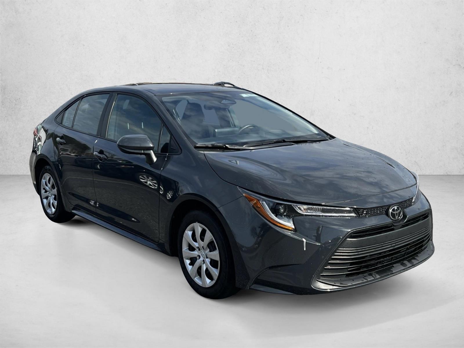 2025 Toyota Corolla LE photo 3