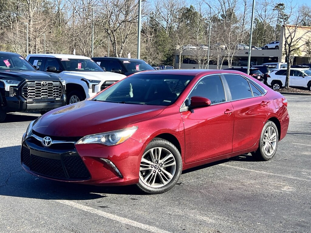 Used 2017 Toyota Camry SE Sedan