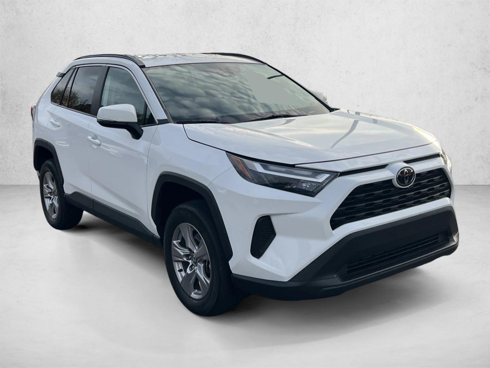2023 Toyota RAV4 XLE photo 3