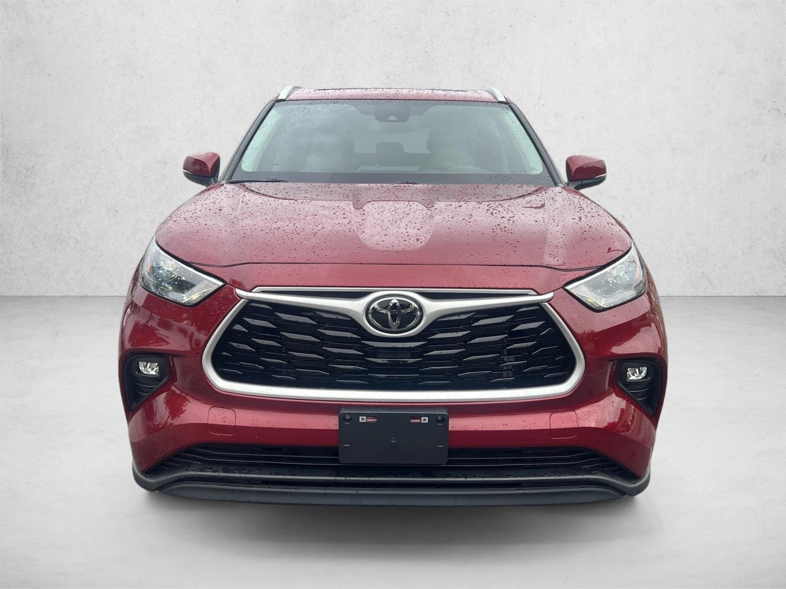 2023 Toyota Highlander XLE photo 2