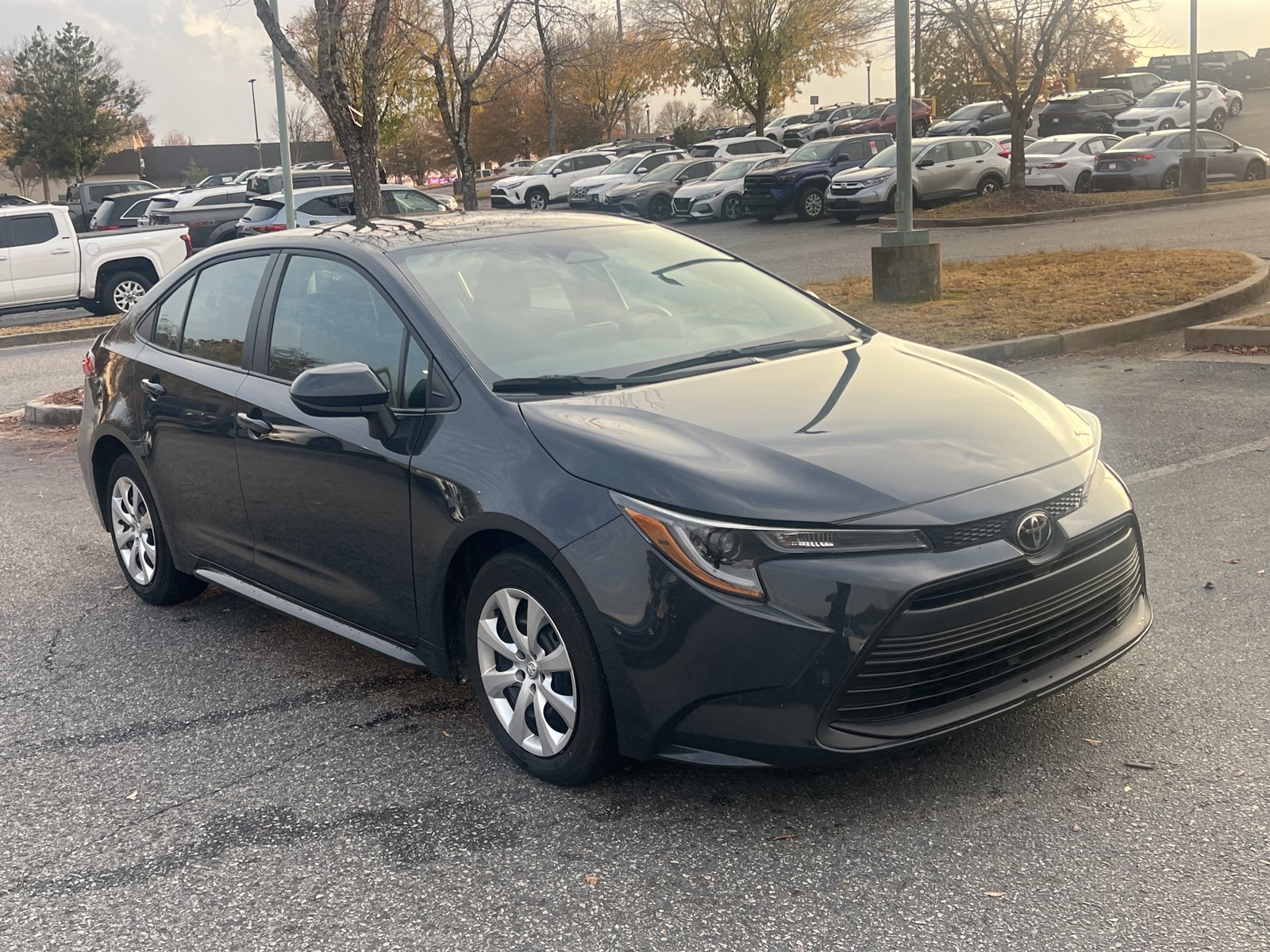 2025 Toyota Corolla LE photo 3