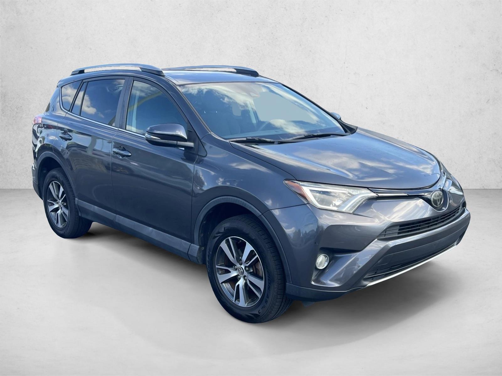 2018 Toyota RAV4 XLE photo 3
