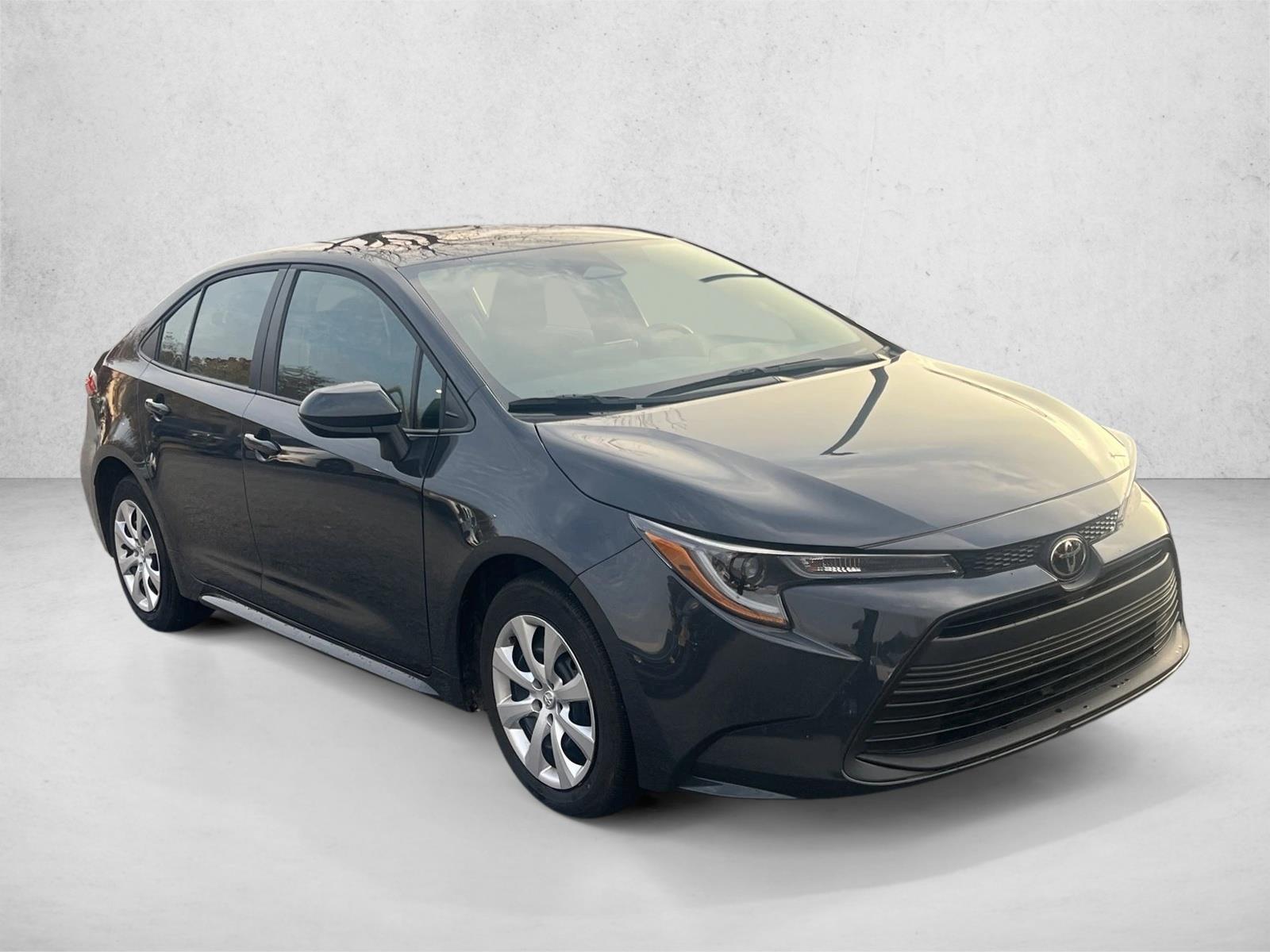 2025 Toyota Corolla LE photo 3