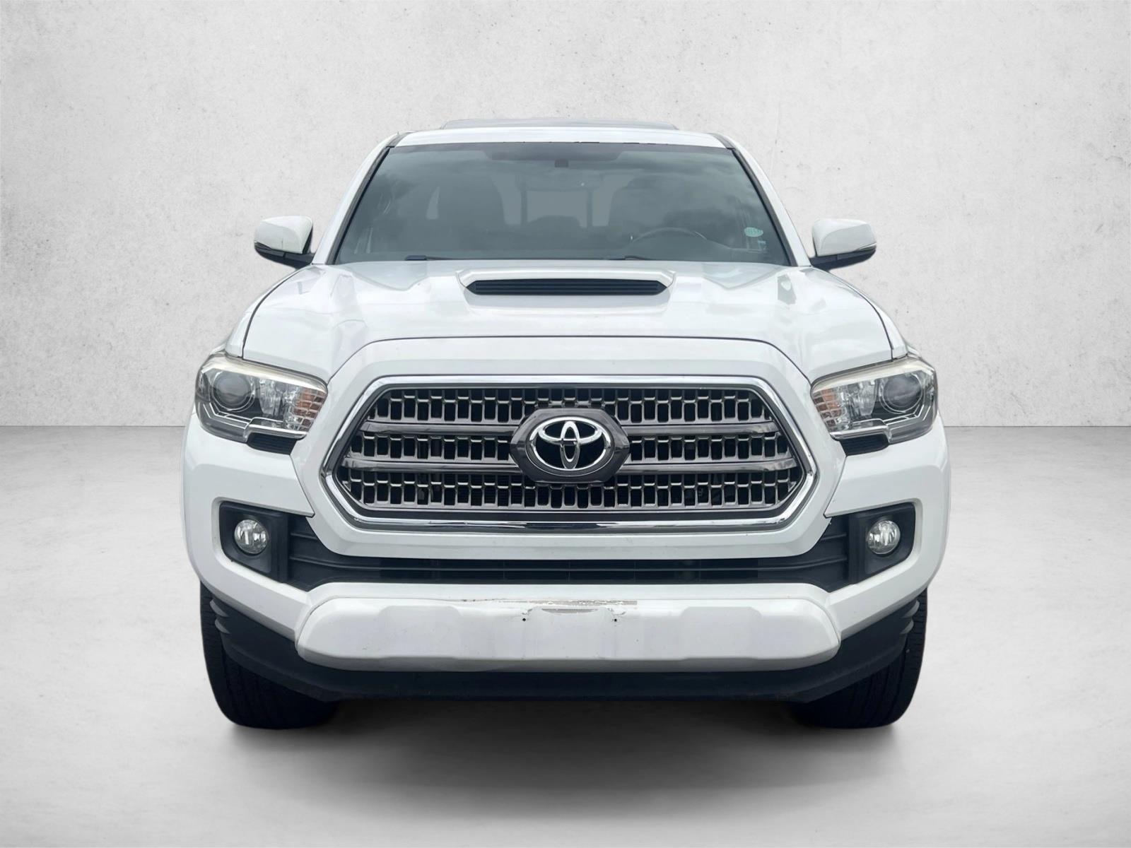 2016 Toyota Tacoma TRD Sport V6 photo 2