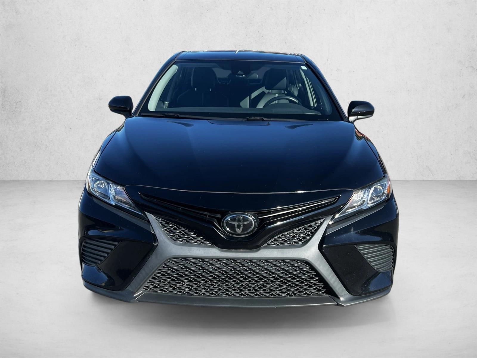 2019 Toyota Camry SE photo 2
