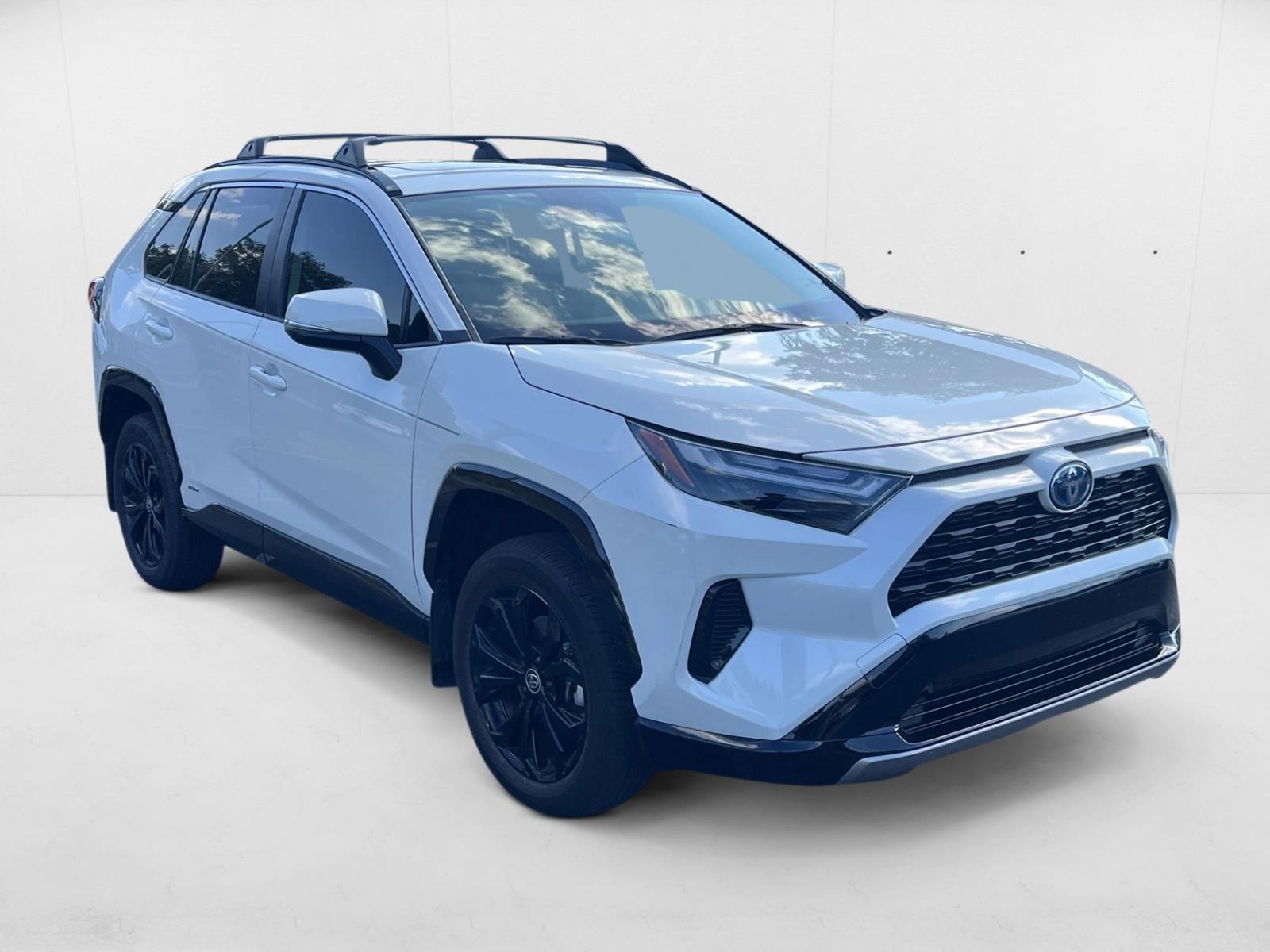 2022 Toyota RAV4 Hybrid SE photo 3