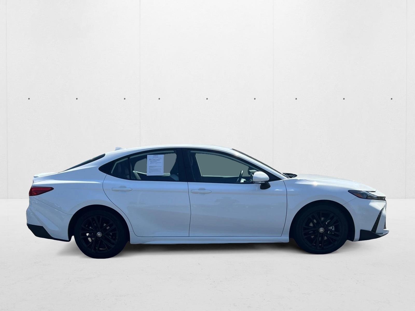 2025 Toyota Camry SE photo 4